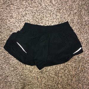 Like NEW- Lululemon Shorts, size 4 regular
